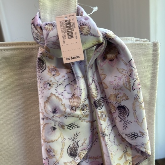 NWT Victoria’s Secret Elegant Cream Tote Bag with Scarf - Picture 4 of 6